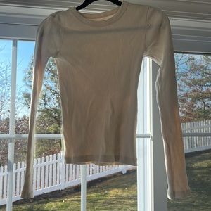 TORI BASIC LONG SLEEVE TOP FROM BRANDY! ONE SIZE FITS ALL AND CREAM COLOR!